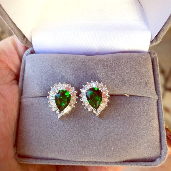 Jewelry - SIMULATED GREEN & WHITE DIAMOND EARRINGS. .98 cts.